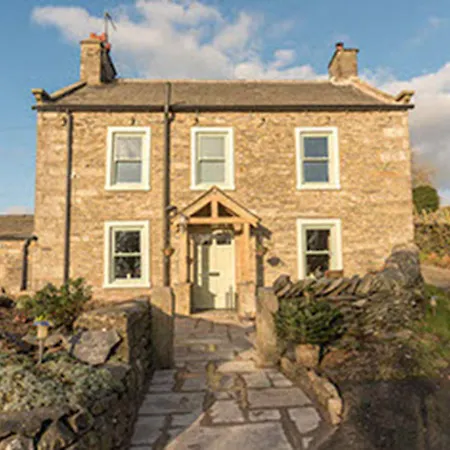 Middle Studfold Farm Hotel *